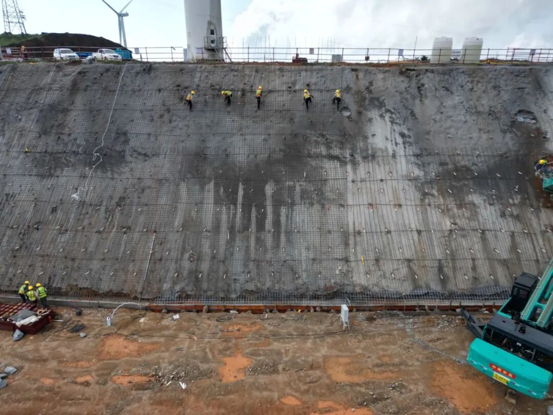1.灵山抽水蓄能电站一期工程-2025年10月上水库进出水口施工照片.JPG