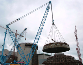 <em>三代核电</em>自主化依托项目三门2号机组核岛钢制安全壳顶封头吊装就位