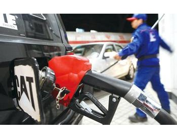 发改委：<em>国内汽柴油</em>价每升分别降0.09元和0.11元