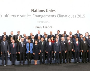 习近平出席巴黎气候变化大会开幕式并发表重要<em>讲话</em>
