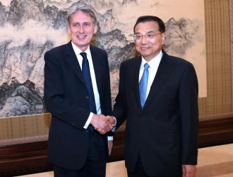 李克强会见英国外<em>交大</em>臣哈蒙德 加强核电合作