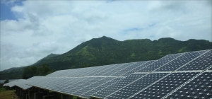 Tata_solar_installation_with_mountain_India_300_140_assetsimagesstaticthumbnail-f<em></em>rame-span4x2.png_s_c1