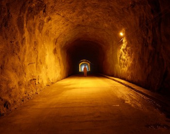 探秘可可托海地下水电站 埋藏地下136米50年仍在发电