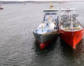 中国造<em>LNG动力货轮</em>完成世界首次船对船LNG燃料加注！