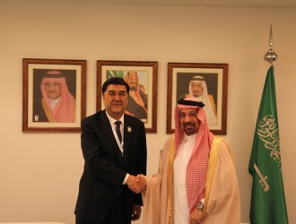 <em>努尔·白克</em>力会见沙特能源、工业和矿产部大臣