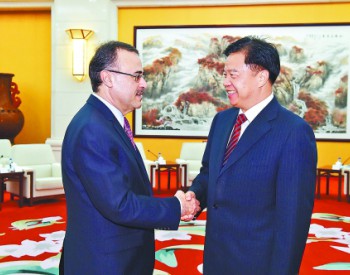 王宜林与沙特<em>阿美石油公司总裁</em>兼首席执行官阿敏·纳瑟尔一行举行会谈