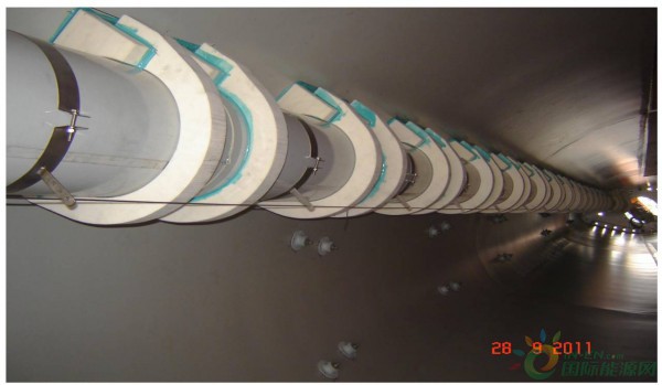 图二：叶片内部导热管的安装实图