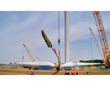 河北<em>昌黎县</em>滦河口风电项目工程开始吊装风机
