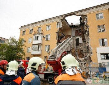 俄伏尔加格勒一公寓楼<em>天然气爆炸</em> 致3死11伤
