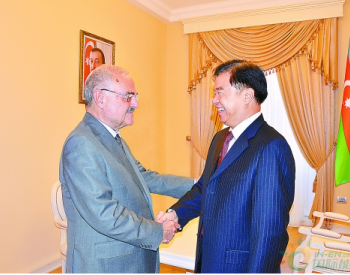 王宜林拜会阿塞拜疆总理拉西扎德