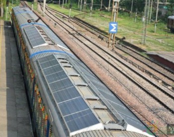 画风很美 为减少碳排放印度推出<em>太阳能火车</em>