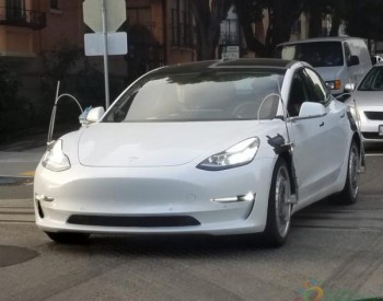 特斯拉<em>Model</em> 3周五交付 首批30輛正在測試