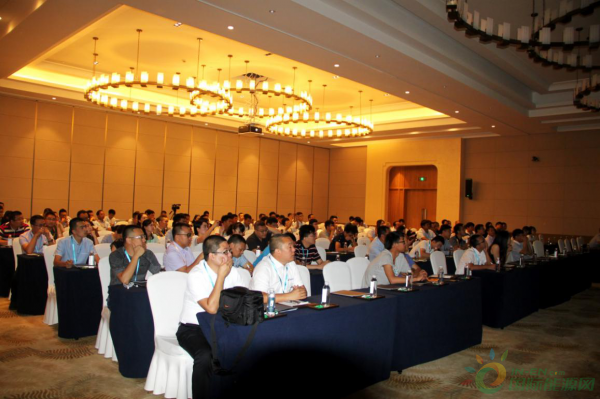 图为与会嘉宾认真听培训