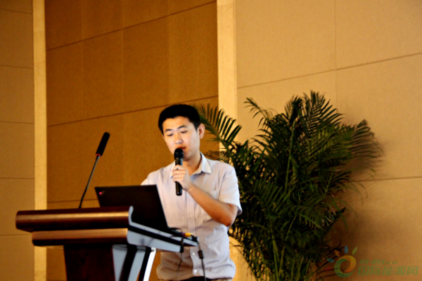 图为坎德拉学院讲师讲课