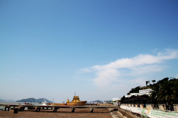 图为石浦古镇码头景象