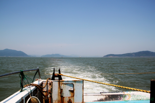 图为出海甲板海上景象