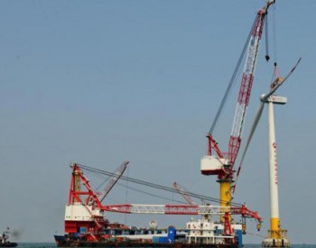河北首个海上风电项目开始<em>吊装风机</em>