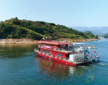 全国首艘新建LNG（液化天然气）燃料<em>动力客船</em>在湖南省东江湖下水