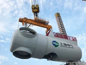 上海电气6MW海上风机<em>兴化</em>湾首台吊装成功！