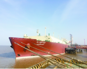 新年首船LNG到港