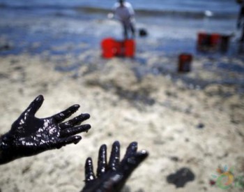 装着13.6万吨油的油轮撞沉在东海，<em>石油泄漏</em>污染会有多严重？