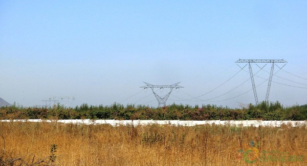 1280px-SIC_Chile_power_lines-1200<em></em>x652