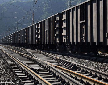 2017年全国铁路<em>发运煤炭</em>21.55亿吨 同比增长13.3%