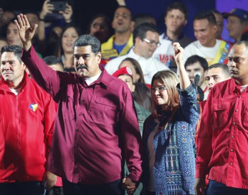 <em>马杜罗</em>连任委内瑞拉总统 美拟制裁委石油业