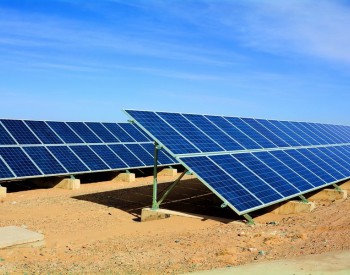 20MW！新疆首个光伏扶贫<em>集中电站</em>并网发电