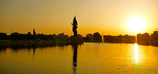 India_Gujarat_Sursagar_Lake_Vododara_wikimedia_commons