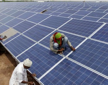 中国<em>光伏新政</em>拉动印度太阳能市场：上调可再生能源容量目标为2022年实现227吉瓦