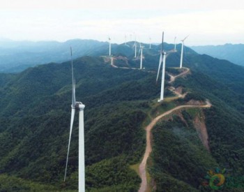 <em>风电场美景</em>赏析 | 江西泰和高山风电项目  ——风机矗立山脉如巨型“风车”（一）