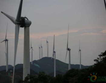 <em>风电场美景</em>赏析 | 江西泰和高山风电项目  ——风机矗立山脉如巨型“风车”（二）