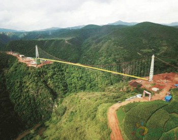 楚攀<em>天然气管道项目</em>控制性工程——勐岗河悬索跨越桥面成功合龙