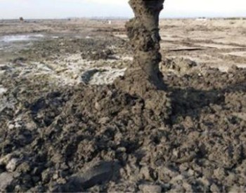 “整改”后十余万吨污泥仍堆存嫩江行洪区