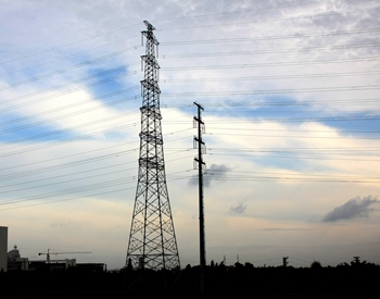 发改委：已核定5大区域电网、24条跨省跨区专项输电工程<em>输电价格</em>