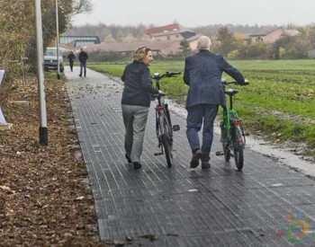 德国首条太阳能自行车道12日启用