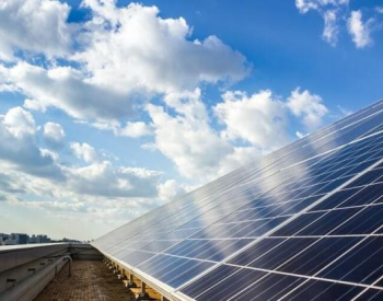 太阳能电池板和风电场等<em>可再生能源技术</em>正在不断增长