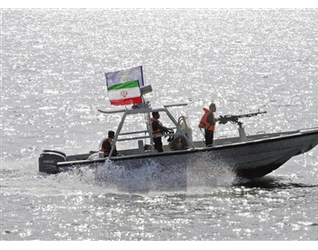 伊朗伊斯兰革命卫队扣押一艘非法<em>走私石油</em>的外国船只