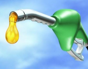 发改委：国内汽、柴油价格每吨分别降低210元和205元