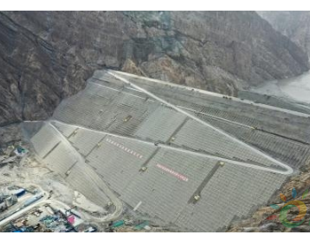 新疆“三峡”工程：阿尔塔什大坝工程填筑到顶