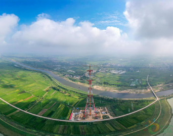 <em>安徽淮河</em>274.9米高的输电钢管塔成功封顶
