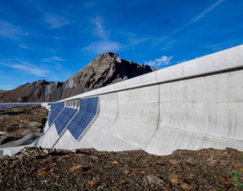 阿尔卑斯山<em>水坝</em>上的垂直光伏电站