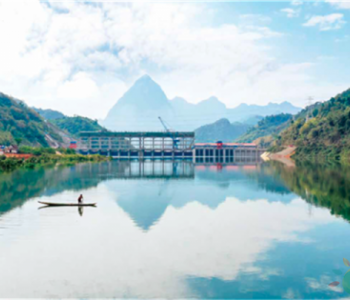 中企首个海外全流域水电开发项目 老挝南欧江<em>梯级水电站</em>二期首台机组投产发电