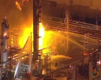 美国<em>马拉松石油</em>加州一炼油厂爆炸