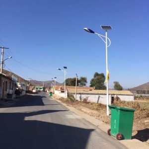 宁夏 30W太阳能路灯 五米一体式路灯 LED型材