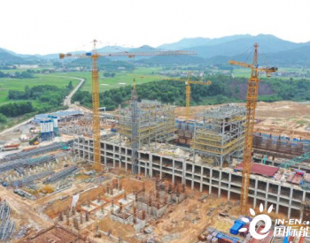 中国<em>一冶</em>越南河内生活垃圾焚烧发电项目首钢柱吊装