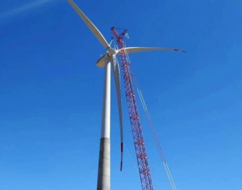 140米！新疆<em>老君庙</em>风电项目首台钢混塔风电机组完成吊装