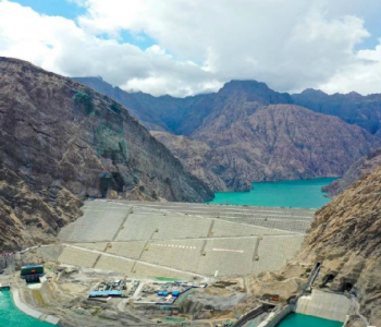 中核集团“新疆三峡”工程大坝主体提前完工