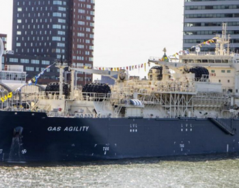 全球最大LNG<em>加油船</em>在鹿特丹命名